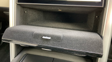 Land Rover Discovery 3.0 D300 Dynamic SE 5dr Auto Diesel Station Wagon